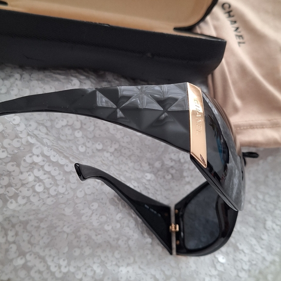 Vintage Chanel Diamond Pattern Sunglasses - Picture 3 of 8